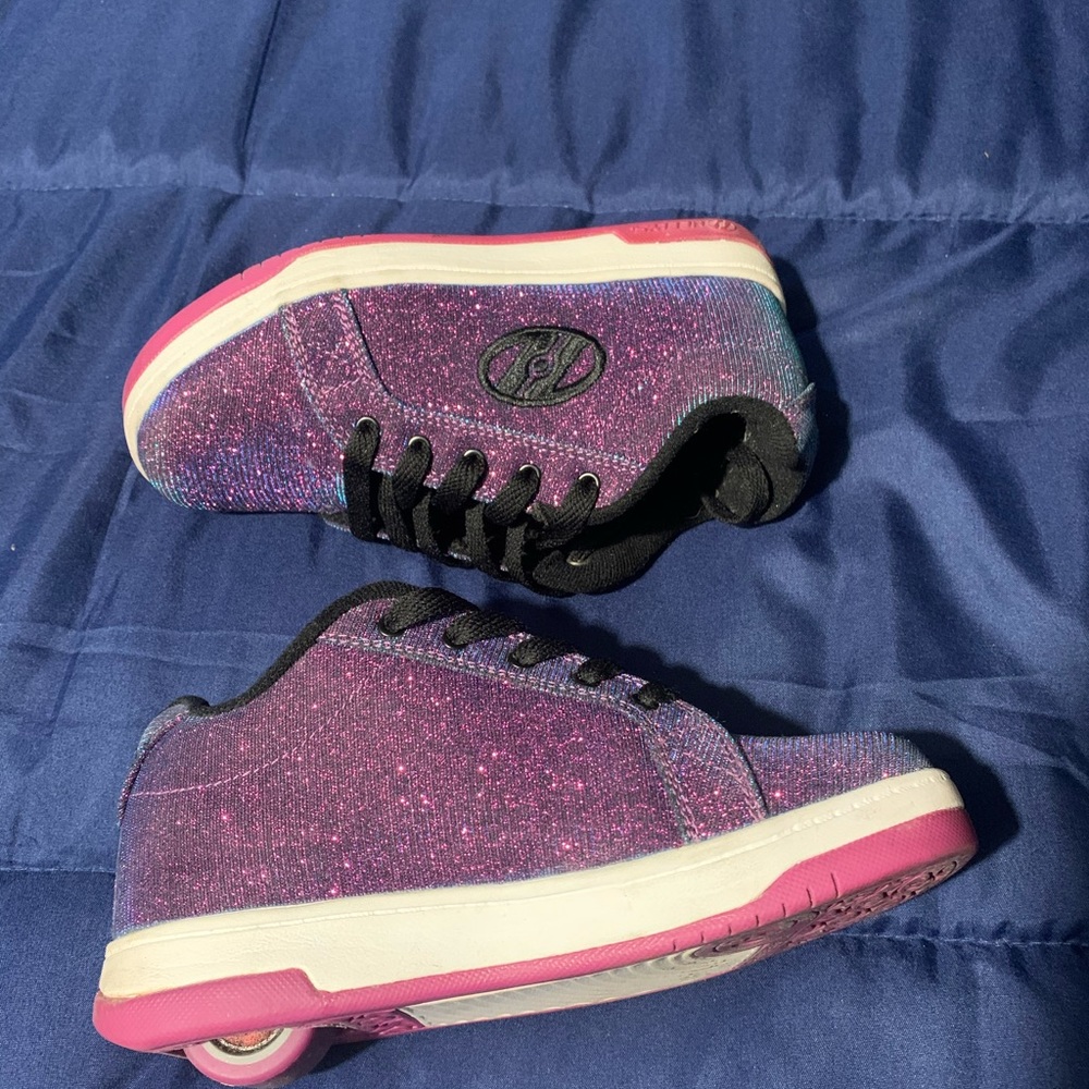 Little girls Heeley sneakers 💕
